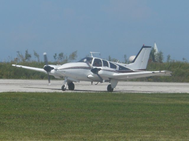 Beechcraft 55 Baron (N72AL)