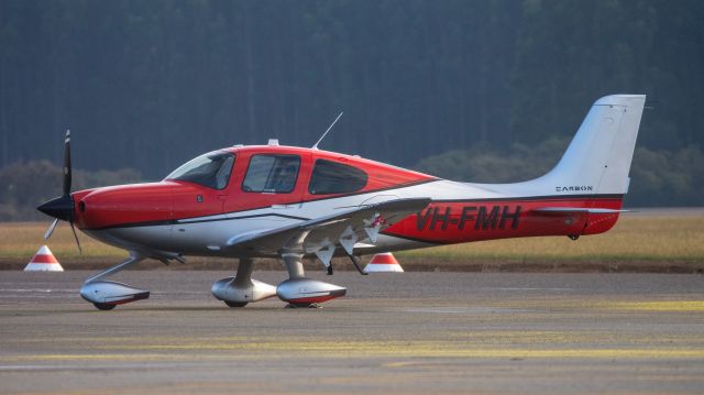 Cirrus SR-22 (VH-FMH)