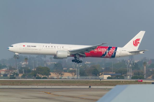 BOEING 777-300ER (B-2047) - 10.12.2016