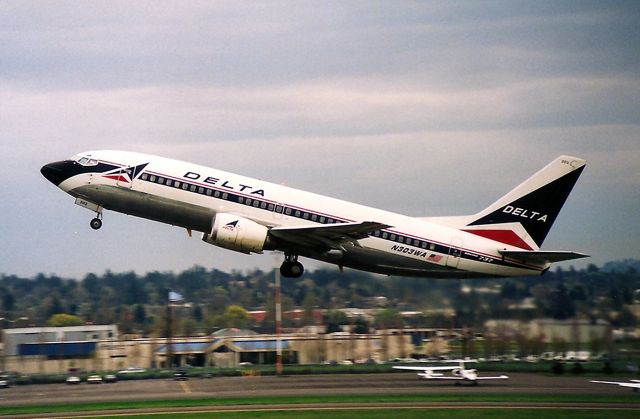 BOEING 737-300 (N303WA) - KPDX - ex Western Airlines 737 300 departing Portland for KSLC.