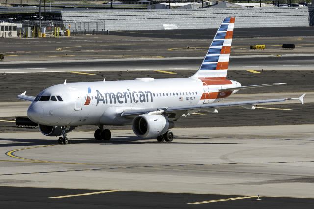 Airbus A319 (N721UW)