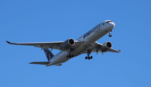 Airbus A350-900 (A7-ALZ) - On final is this 2018 Qatar Airbus A350-941 in the WInter of 2020.