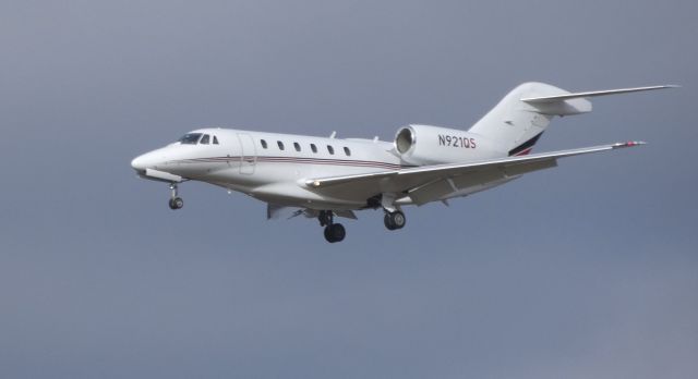 Cessna Citation X (N921QS) - On final is this 2005 Cessna Citation X  in the Autumn of 2018.