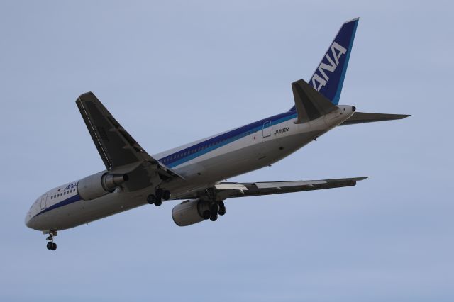 BOEING 767-300 (JA8322) - 14 November 2016:HND-HKD.