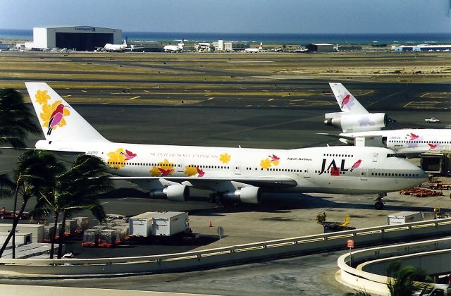 Boeing 747-200 (JA8150) - PHNL- if you've never been to Honolulu to visit - be sure to go to the airport and film for a day - you won't regret it. photo July 1998