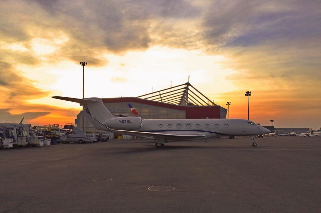 Gulfstream Aerospace Gulfstream G650 (N278L) - Dont let the sun go down on me ! 