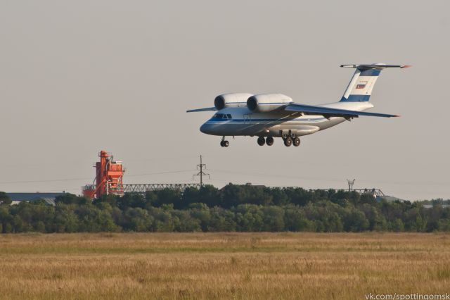 Antonov An-74-200 (RF-90372)