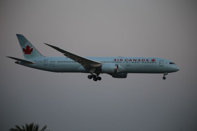 Boeing 787-9 Dreamliner (C-FNOI)