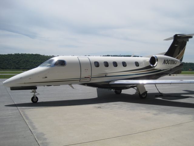 Embraer Phenom 300 (N308MJ)