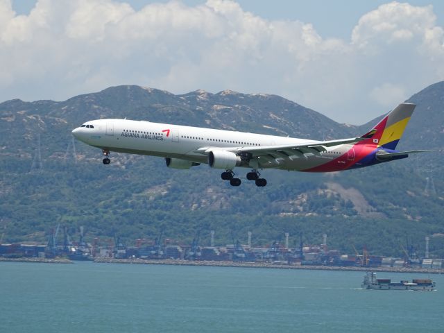 Airbus A330-300 (HL7740)