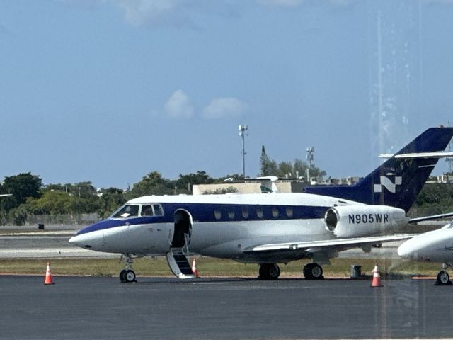 Hawker 800 (N905WR)