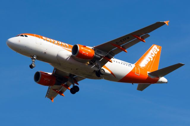 Airbus A319 (G-EZFM)