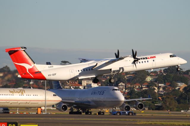 de Havilland Dash 8-400 (VH-QOF)