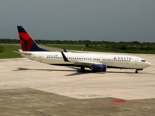 Boeing 737-800 (N3772H)