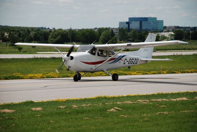 Cessna Skyhawk (C-GGZD) - Toronto Airways (Flight School) Cessna 172R @ Buttonville Airport (Toronto) July 4/08