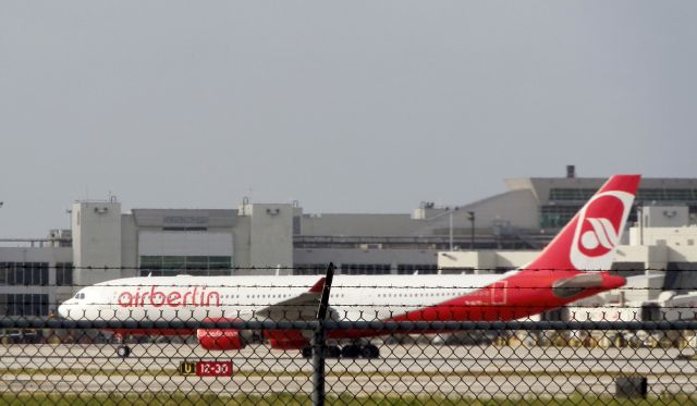 Airbus A330-200 (D-ALPI)