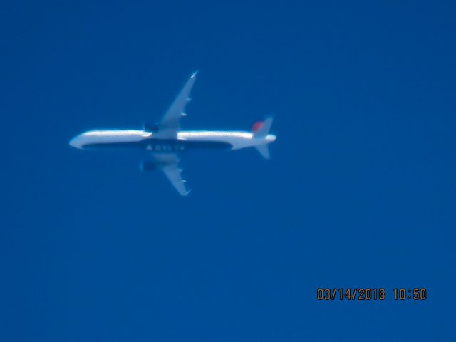Airbus A321 (N327DN)
