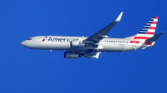 Boeing 737-800 (N966AN) - Shown here is an American Airlines Boeing 737-800 a few minutes until it lands in the Autumn of 2017.