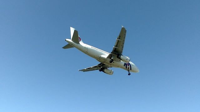 Airbus A319 (SX-ABE) - Voici en souvenirs, les dernières photos prise de lAttérrissage de lAirbus A319-132 de Atlas Atlantique Airlines à Vatry avant la fin des vols et de la compagnie Aérienne (Partie 4)