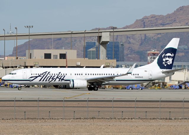 Boeing 737-900 (N409AS)