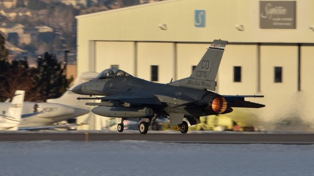 Lockheed F-16 Fighting Falcon —