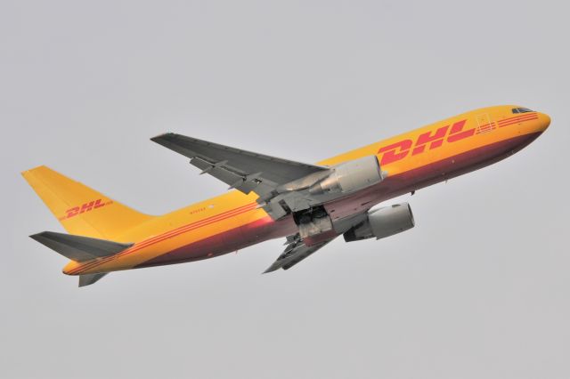 BOEING 767-200 (N797AX)