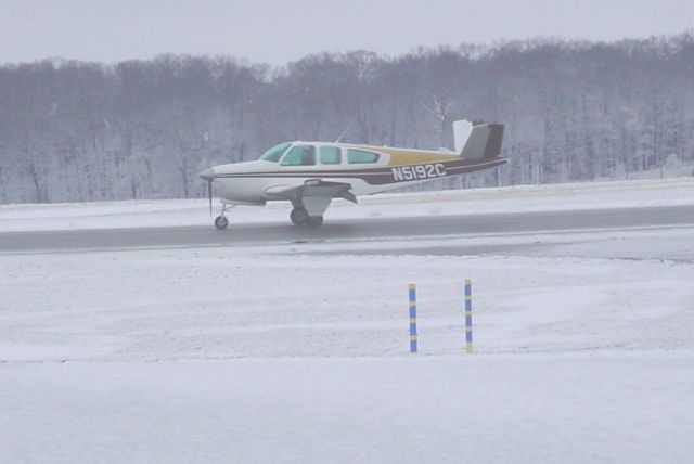 N5192C — - Landing rwy 27 @ HNB on 2/6/2010