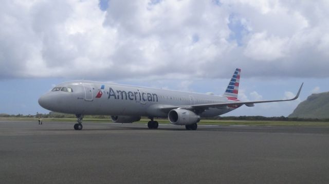 Airbus A321 (N137AA)