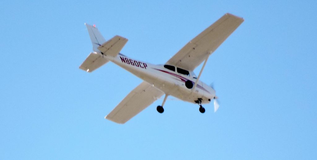 Cessna Skyhawk (N860CP) - San Rafael, CA 94903, USA, 2015-09-07 15:59 PDT
