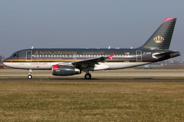 Airbus A319 (JY-AYN)