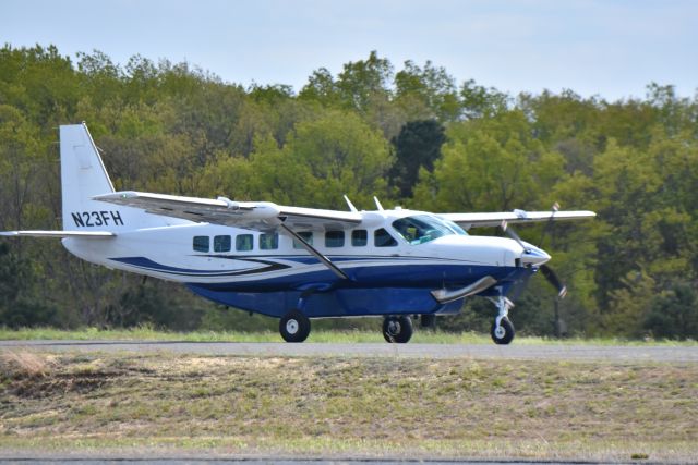 N23FH — - A Cessna 208B Grand Caravan Ex takes off from Wall/Belmar, NJ KBLM May 2020