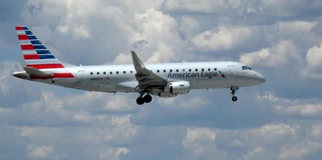 Embraer 175 (N442YX) - On final is this 2015 American Airlines Eagle Embraer ERJ175LR in the Spring of 2021.
