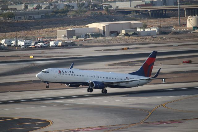 Boeing 737-900 (N804DN)