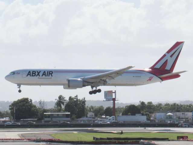 BOEING 767-300 (N362CM)