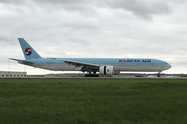 BOEING 777-300 (HL7782) - Inaugural flight from Seoul.