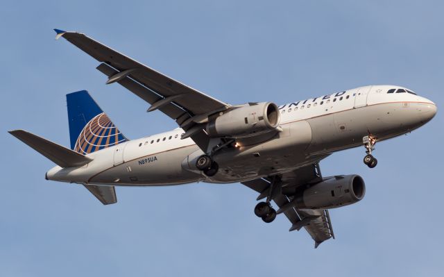 Airbus A319 (N895UA) - United 452 arriving into Cincinnati from Denver. 