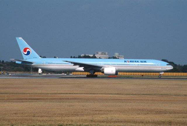 BOEING 777-300 (HL7532) - Departure at Narita Intl Airport Rwy16R on 2002/04/01