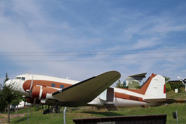 Douglas DC-3 (N242AG)