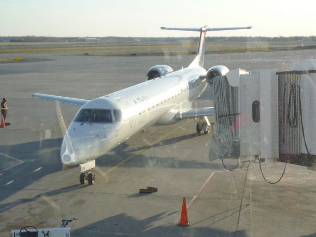 Embraer ERJ-145 (N829MJ)