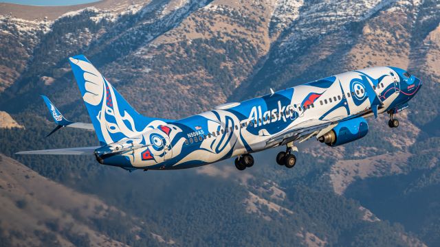 Boeing 737-800 (N559AS) - Alaska Airlines departing KBZN.