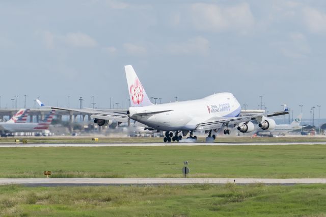 Boeing 747-400 (B-18711)