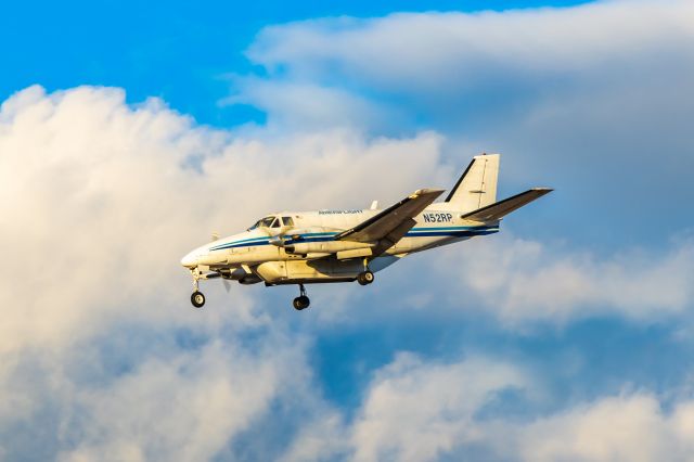 Beechcraft Airliner (N52RP) - Ameriflight Beechcraft Airliner landing at PHX on 12/13/22. Taken with a Canon R7 and Tamron 70-200 G2 lens.