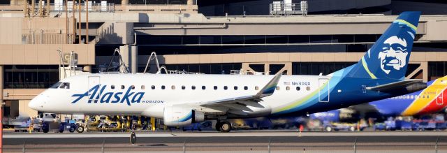 EMBRAER 175 (long wing) (N630QX) - phoenix sky harbor 22NOV19