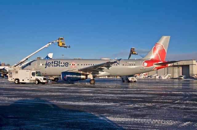 Airbus A320 (N605JB)