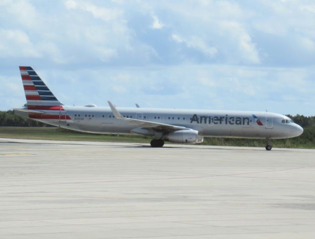 Airbus A321 (N139AN)