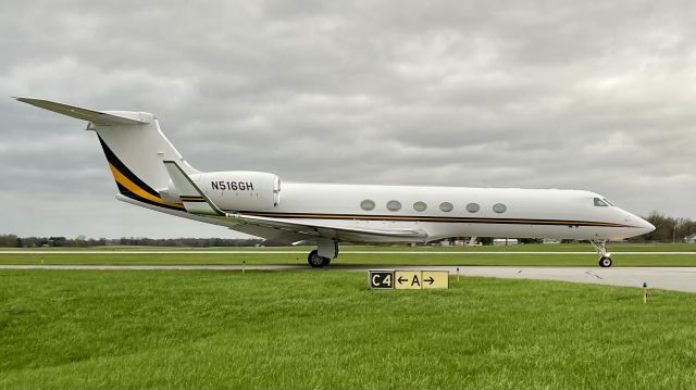 Gulfstream Aerospace Gulfstream V (N516GH) - GJE2226, operated by this 1998 Gulfstream G-V, taxiing on Alpha to Runway 27 for departure to Coral Creek (FA54). 5/1/22. 