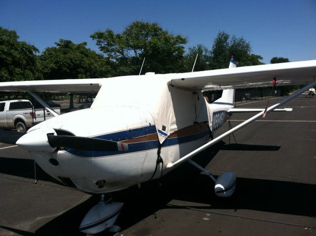 Cessna Skyhawk (N8846U) - At home in KLVK.