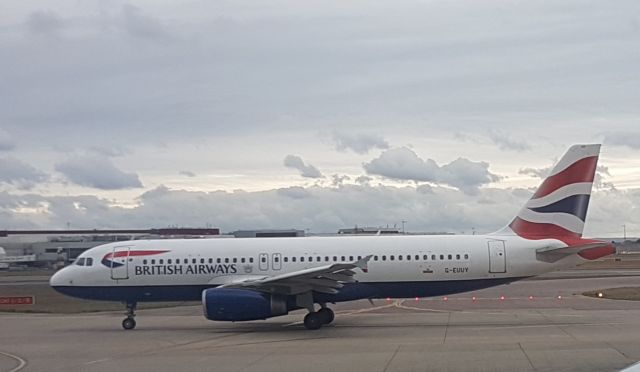 Airbus A320 (G-EUUY)