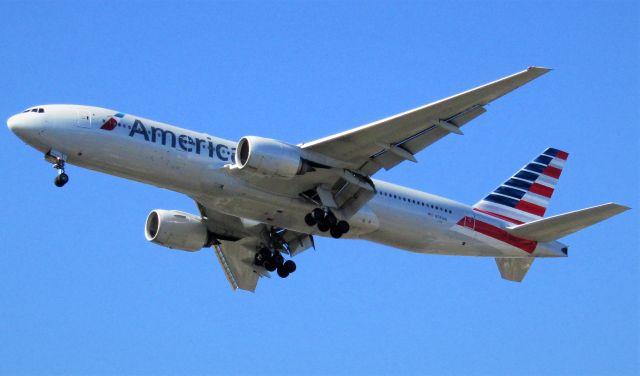 Boeing 777-200 (N781AN)