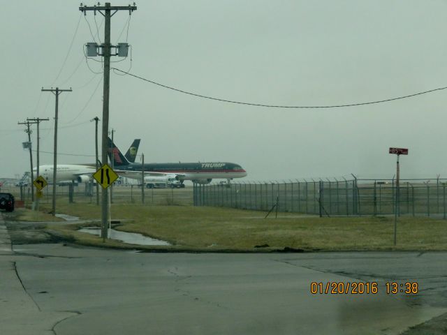 Boeing 757-200 (N757AF)